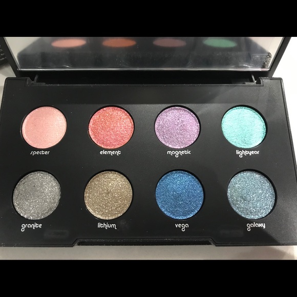 Urban Decay Moondust Eyeshadow Pallete - Picture 2 of 4